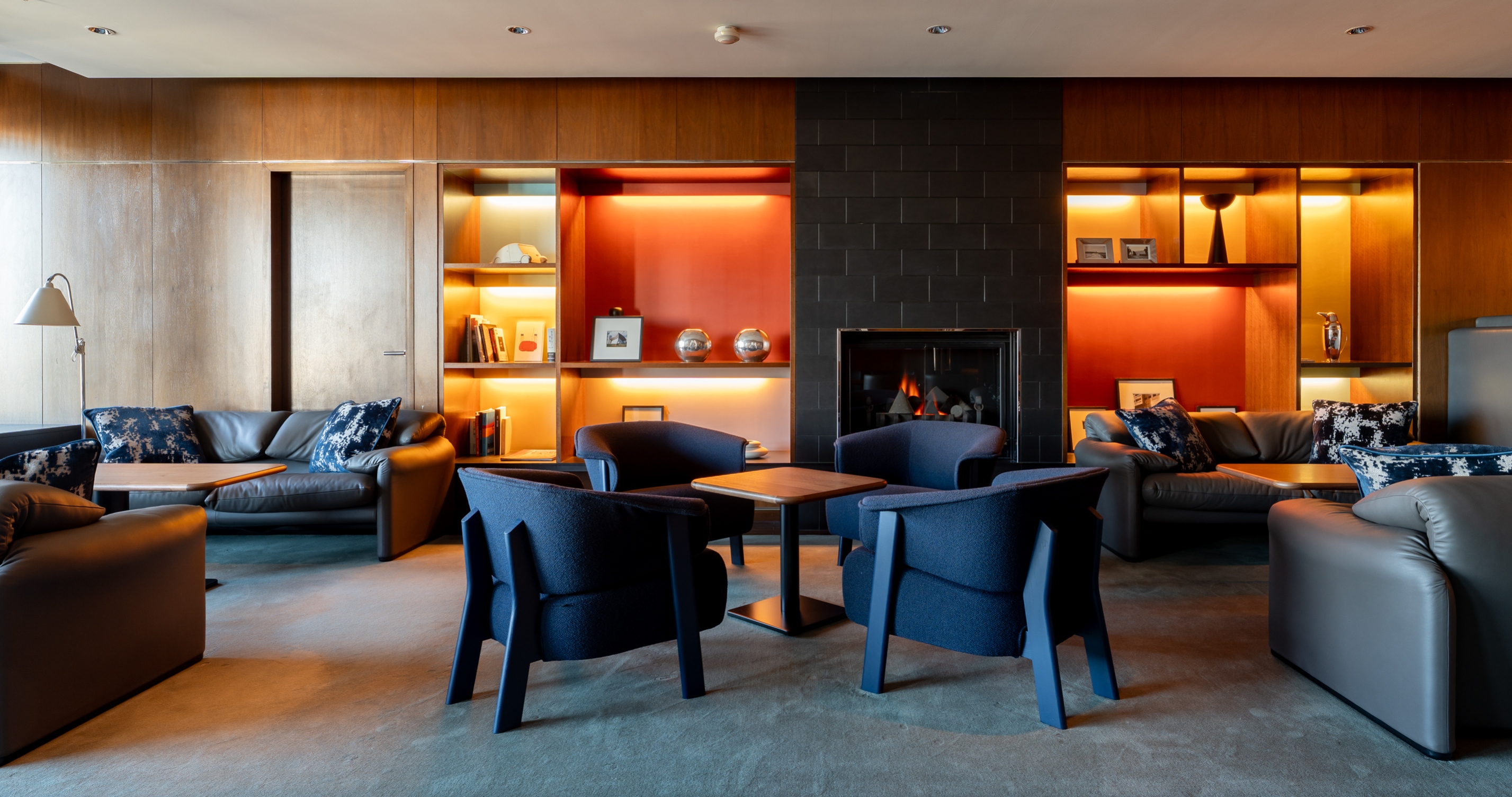 Lounge & Bar